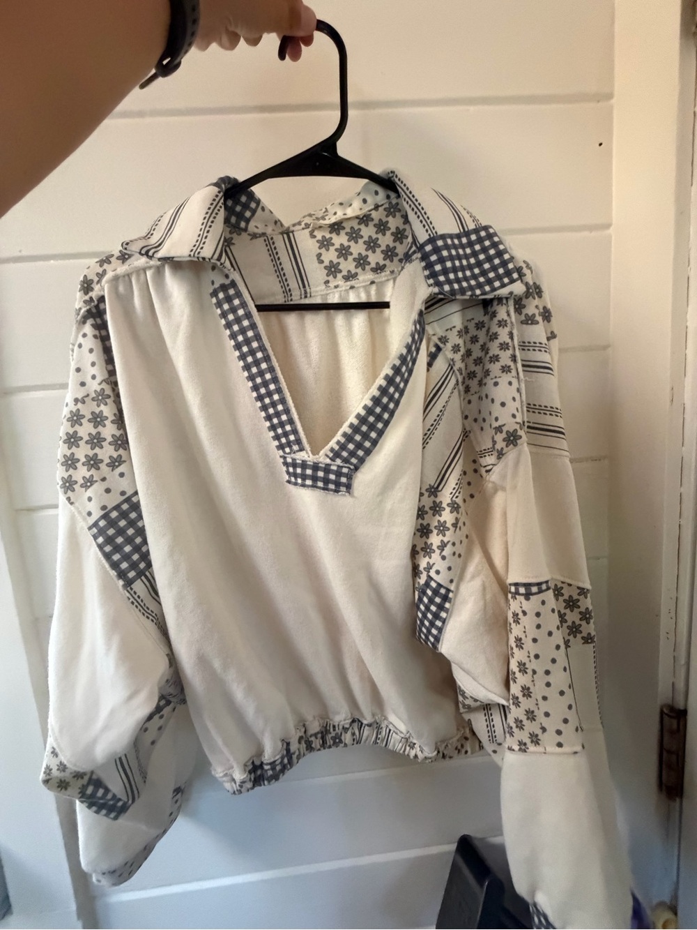 ILLA ILLA Cream Pullover with Blue Patchwork Trim